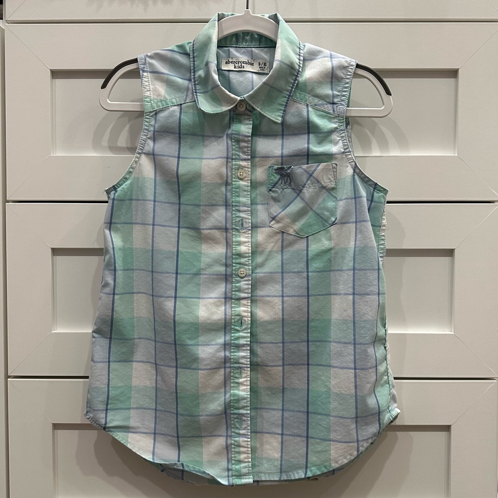 Abercrombie Kids Plaid Sleeveless Button down top in Size 9/10
